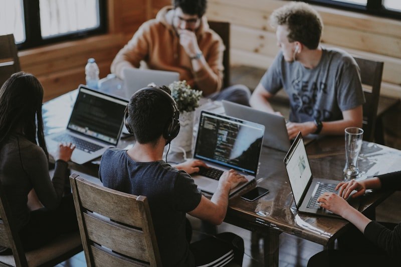 How Gen-Z Founders Are Building 7-Figure Niche Brands with Micro-SaaS & Low-Capital Automation in 2026